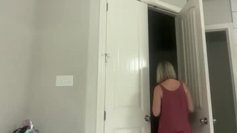 leanneluxecouple online show from 11-24-25, 12:27