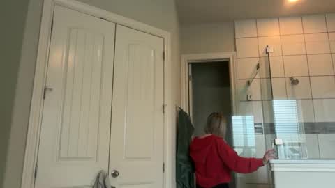 Snapshot of leanneluxecouple chatting on 12-22-25, 03:09 leanneluxecouple online show from 12-22-25, 03:09