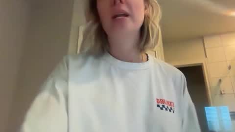 Snapshot of leanneluxecouple chatting on 01-10-26, 01:24 leanneluxecouple online show from 01-10-26, 01:24