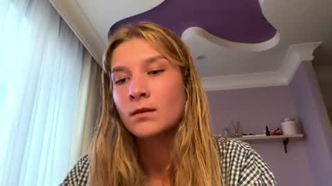 Taya online show from 06-17-26, 04:52