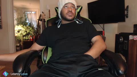 Snapshot of learoy chatting on 12-11-24, 11:32 Learoy online show from 12-11-24, 11:32