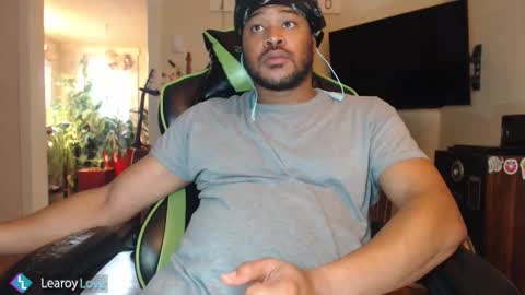 Snapshot of learoy chatting on 12-15-24, 11:31 Learoy online show from 12-15-24, 11:31