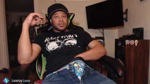 Snapshot of learoy chatting on 02-19-25, 04:01 Learoy online show from 02-19-25, 04:01