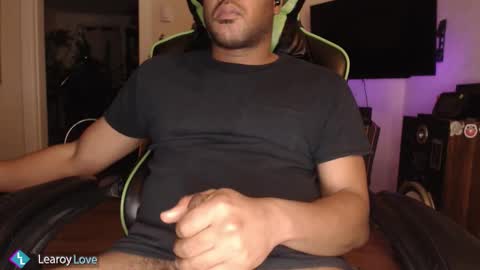 Snapshot of learoy chatting on 12-22-25, 03:36 Learoy online show from 12-22-25, 03:36