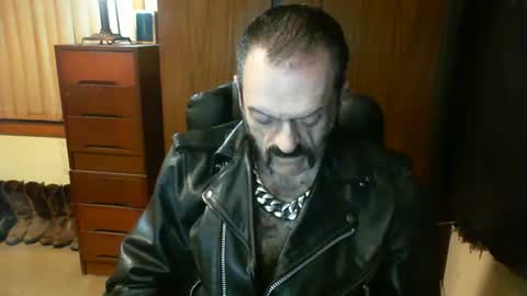 leathergreaser online show from 01-08-25, 06:09
