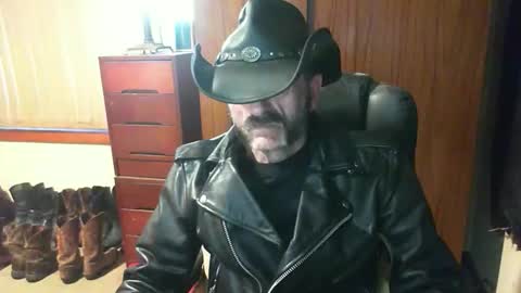 Snapshot of leathergreaser chatting on 05-09-26, 07:13 leathergreaser online show from 05-09-26, 07:13
