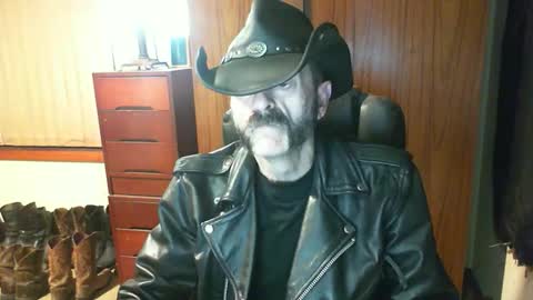 Snapshot of leathergreaser chatting on 05-09-26, 08:03 leathergreaser online show from 05-09-26, 08:03