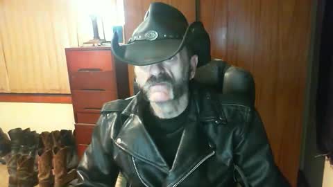 Snapshot of leathergreaser chatting on 05-10-26, 02:11 leathergreaser online show from 05-10-26, 02:11