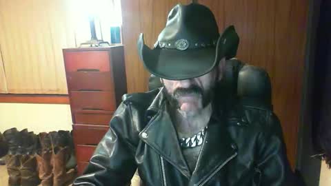 Snapshot of leathergreaser chatting on 05-12-26, 08:06 leathergreaser online show from 05-12-26, 08:06