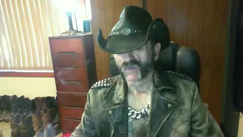 Snapshot of leathergreaser chatting on 05-19-26, 10:27 leathergreaser online show from 05-19-26, 10:27