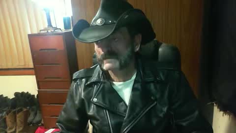 Snapshot of leathergreaser chatting on 06-08-26, 07:03 leathergreaser online show from 06-08-26, 07:03