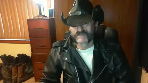 Snapshot of leathergreaser chatting on 06-10-26, 09:35 leathergreaser online show from 06-10-26, 09:35