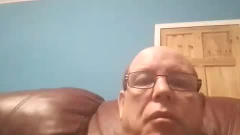 Snapshot of leatherpants68 chatting on 11-16-25, 09:31 leatherpants68 online show from 11-16-25, 09:31