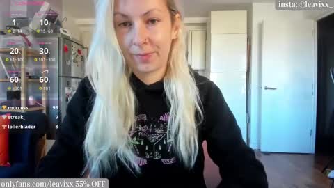 Snapshot of leavixx chatting on 10-24-25, 10:00 LeaVixx online show from 10-24-25, 10:00