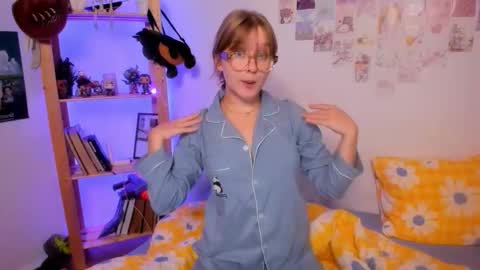 Ellie online show from 09-22-25, 08:11