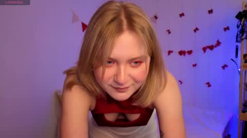 Snapshot of leazy_peasy chatting on 05-27-26, 07:05 Ellie online show from 05-27-26, 07:05