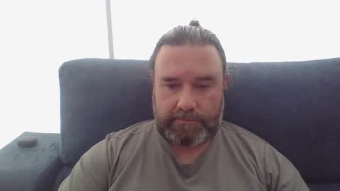 Snapshot of lecheare28 chatting on 02-11-25, 03:29 lecheare28 online show from 02-11-25, 03:29