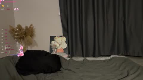 Snapshot of leeamelie chatting on 01-12-25, 02:03 Amelie online show from 01-12-25, 02:03