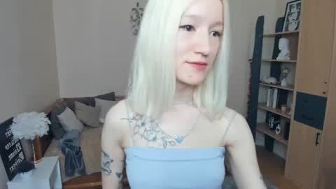 Snapshot of leeannabranaugh chatting on 06-19-26, 08:07 Jenny online show from 06-19-26, 08:07