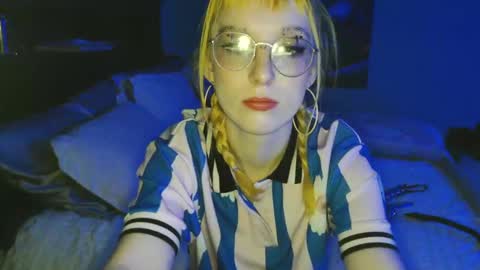 Snapshot of leeloo827944 chatting on 01-26-25, 07:53 alleycat online show from 01-26-25, 07:53