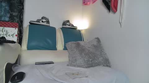 Snapshot of leenar_key chatting on 02-15-25, 04:45 leenar_key online show from 02-15-25, 04:45