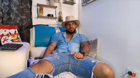 Snapshot of leenar_key chatting on 10-11-25, 05:00 leenar_key online show from 10-11-25, 05:00