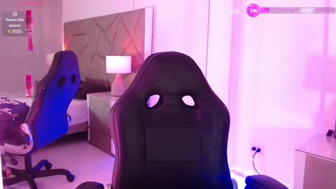 Snapshot of leethompson_ chatting on 02-19-25, 12:22 Leet  online show from 02-19-25, 12:22