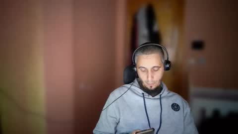 Snapshot of lefrenchiies chatting on 11-19-25, 07:30 lefrenchiies online show from 11-19-25, 07:30