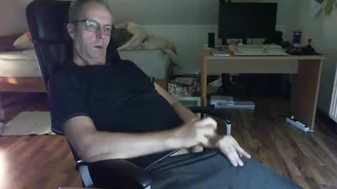 Snapshot of lefti27 chatting on 12-03-24, 10:40 Dave online show from 12-03-24, 10:40