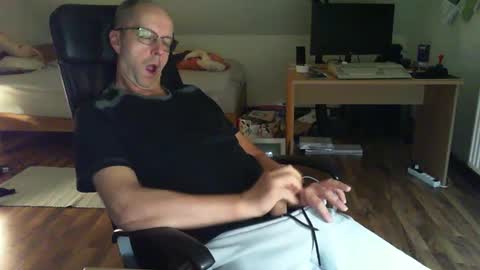 Snapshot of lefti27 chatting on 12-09-24, 10:52 Dave online show from 12-09-24, 10:52