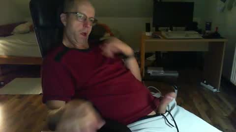 Snapshot of lefti27 chatting on 12-11-24, 11:10 Dave online show from 12-11-24, 11:10