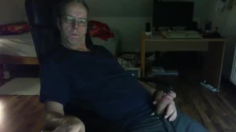 Snapshot of lefti27 chatting on 12-23-24, 11:17 Dave online show from 12-23-24, 11:17