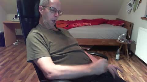 Snapshot of lefti27 chatting on 12-29-24, 12:30 Dave online show from 12-29-24, 12:30