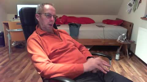 Snapshot of lefti27 chatting on 12-29-24, 03:57 Dave online show from 12-29-24, 03:57