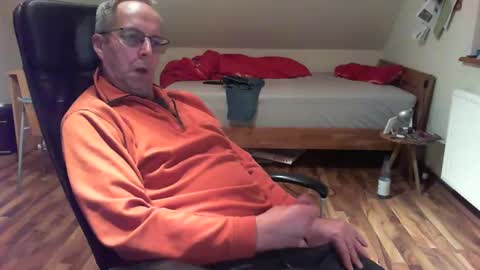 Snapshot of lefti27 chatting on 12-29-24, 07:00 Dave online show from 12-29-24, 07:00