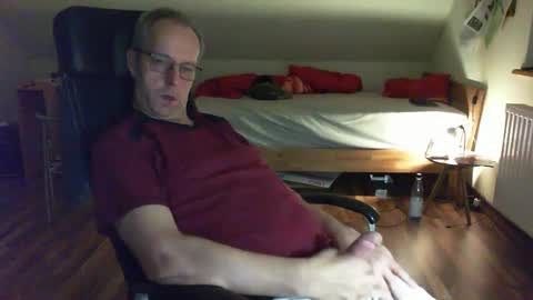 Snapshot of lefti27 chatting on 01-05-25, 12:52 Dave online show from 01-05-25, 12:52