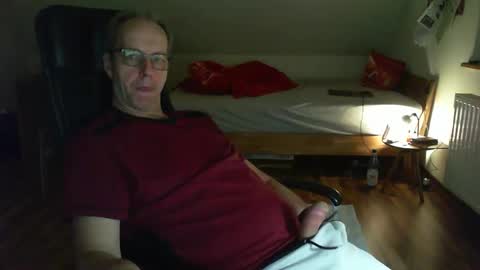 Snapshot of lefti27 chatting on 01-08-25, 12:38 Dave online show from 01-08-25, 12:38