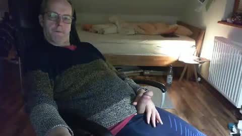 Snapshot of lefti27 chatting on 02-03-25, 10:21 Dave online show from 02-03-25, 10:21