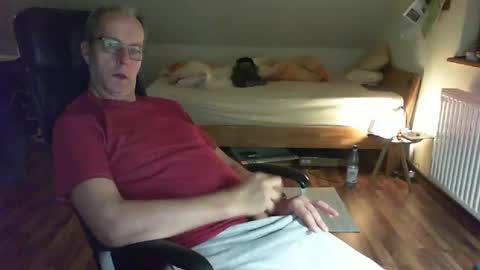 Snapshot of lefti27 chatting on 02-05-25, 11:28 Dave online show from 02-05-25, 11:28