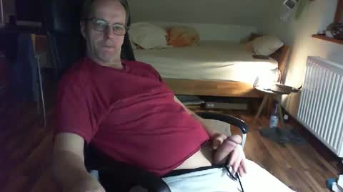 Snapshot of lefti27 chatting on 02-16-25, 10:32 Dave online show from 02-16-25, 10:32