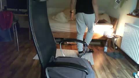 Snapshot of lefti27 chatting on 02-19-25, 11:57 Dave online show from 02-19-25, 11:57