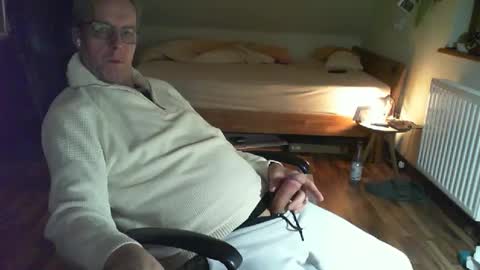 Snapshot of lefti27 chatting on 02-21-25, 11:54 Dave online show from 02-21-25, 11:54