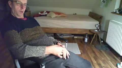 Snapshot of lefti27 chatting on 02-26-25, 05:07 Dave online show from 02-26-25, 05:07