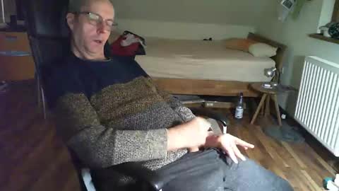 Snapshot of lefti27 chatting on 02-27-25, 06:20 Dave online show from 02-27-25, 06:20