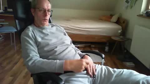 Snapshot of lefti27 chatting on 03-02-25, 02:00 Dave online show from 03-02-25, 02:00