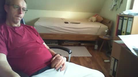 Snapshot of lefti27 chatting on 03-06-25, 03:24 Dave online show from 03-06-25, 03:24