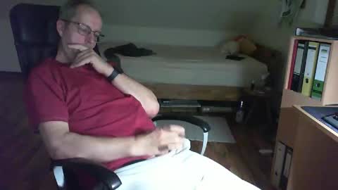 Snapshot of lefti27 chatting on 03-06-25, 10:47 Dave online show from 03-06-25, 10:47