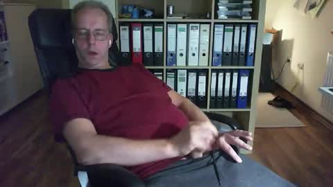 Snapshot of lefti27 chatting on 09-09-25, 09:36 Dave online show from 09-09-25, 09:36