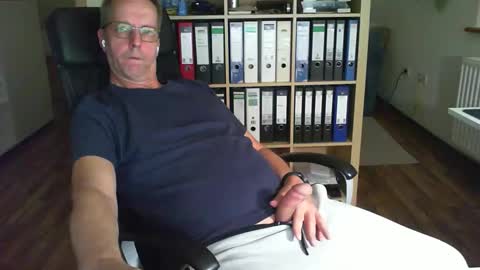 Snapshot of lefti27 chatting on 09-15-25, 09:15 Dave online show from 09-15-25, 09:15