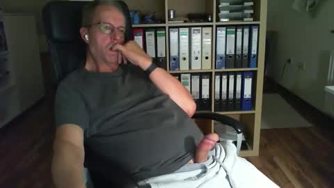 Snapshot of lefti27 chatting on 09-23-25, 09:51 Dave online show from 09-23-25, 09:51